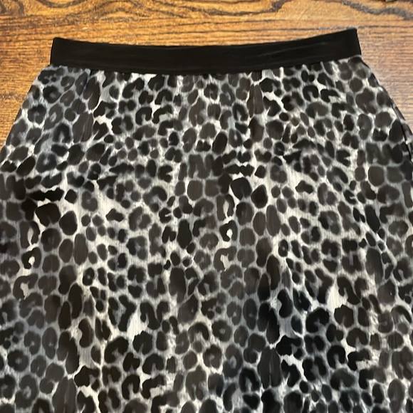 Long a line lined black,gray,white print skirt with elastic band - Picture 3 of 7